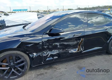 2022 Tesla Model S Dual Motor All-Wheel Drive z USA, uszkodzony, nr VIN 5YJSA1E56NF476942